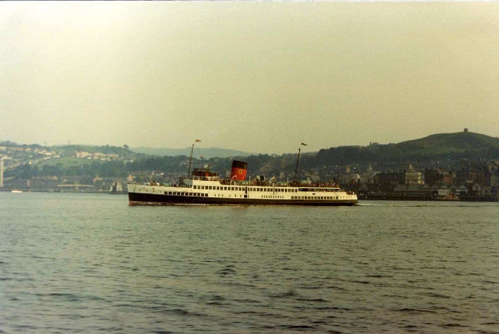 QM off Gourock cal-mac K Whyte.jpg